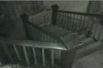 Actividad paranormal en las escaleras de una casa