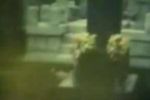 Difunto aparece en un video grabado en su tumba